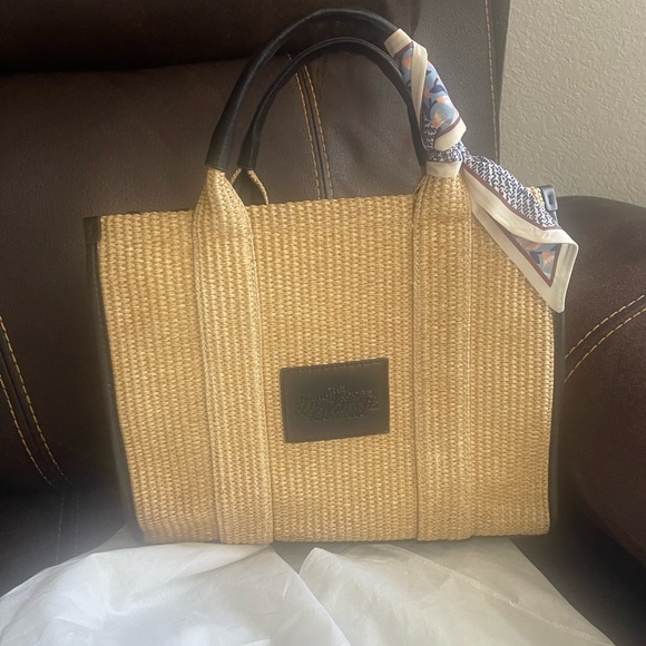 Marc Jacobs Tan and Black Tote Bag with Bold Branding - Picture 3 of 4